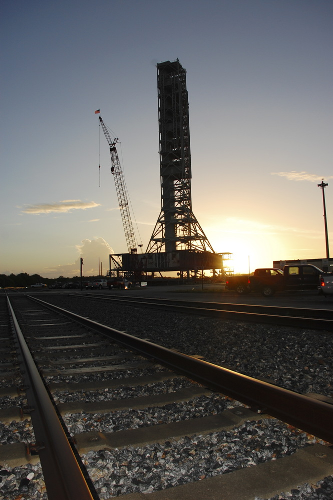Mighty Mobile Rocket Launcher: Rolling NASA Platform Ready for Upgrade (Photo)